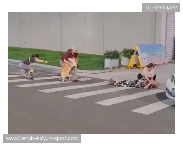 两人互殴到体力耗尽无法站立